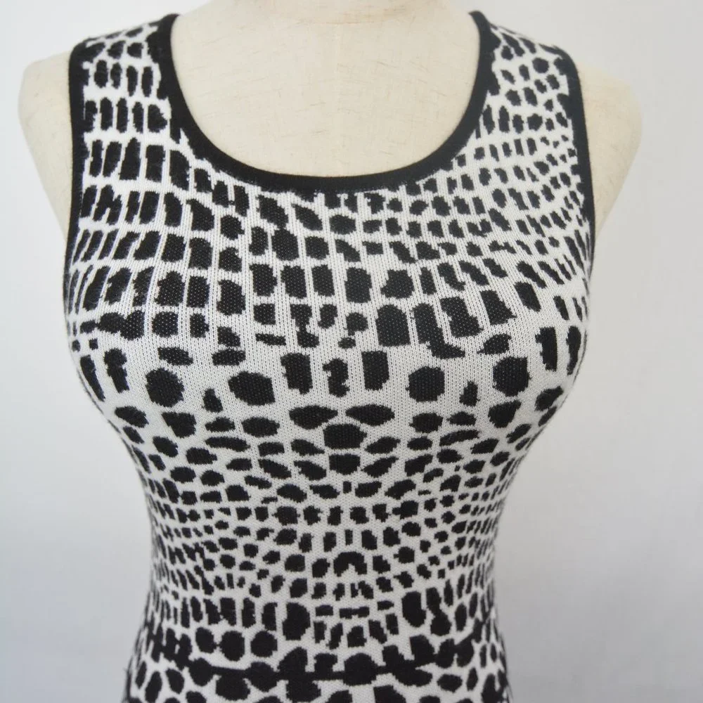 Sioni black and white knit dress in size M - Picture 7 of 17